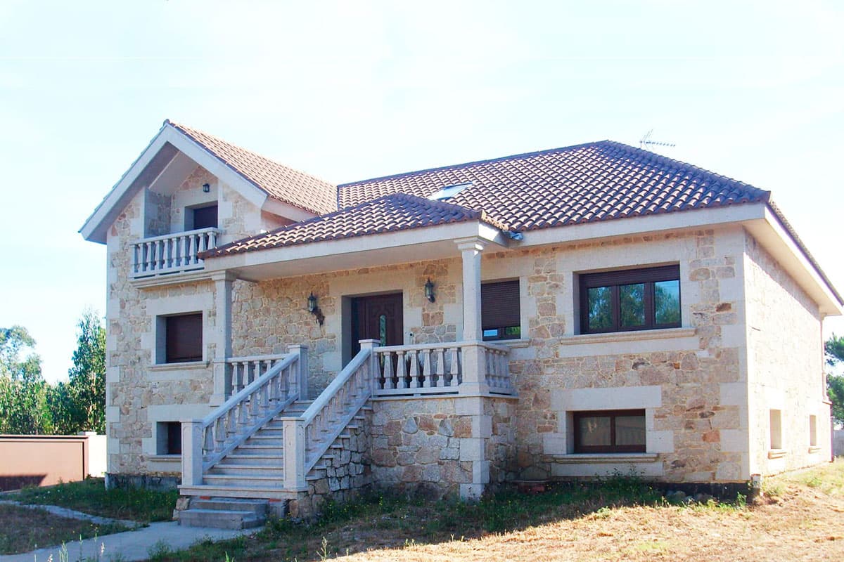 Hacer una vivienda en piedar en A Pobra do Caramiñal